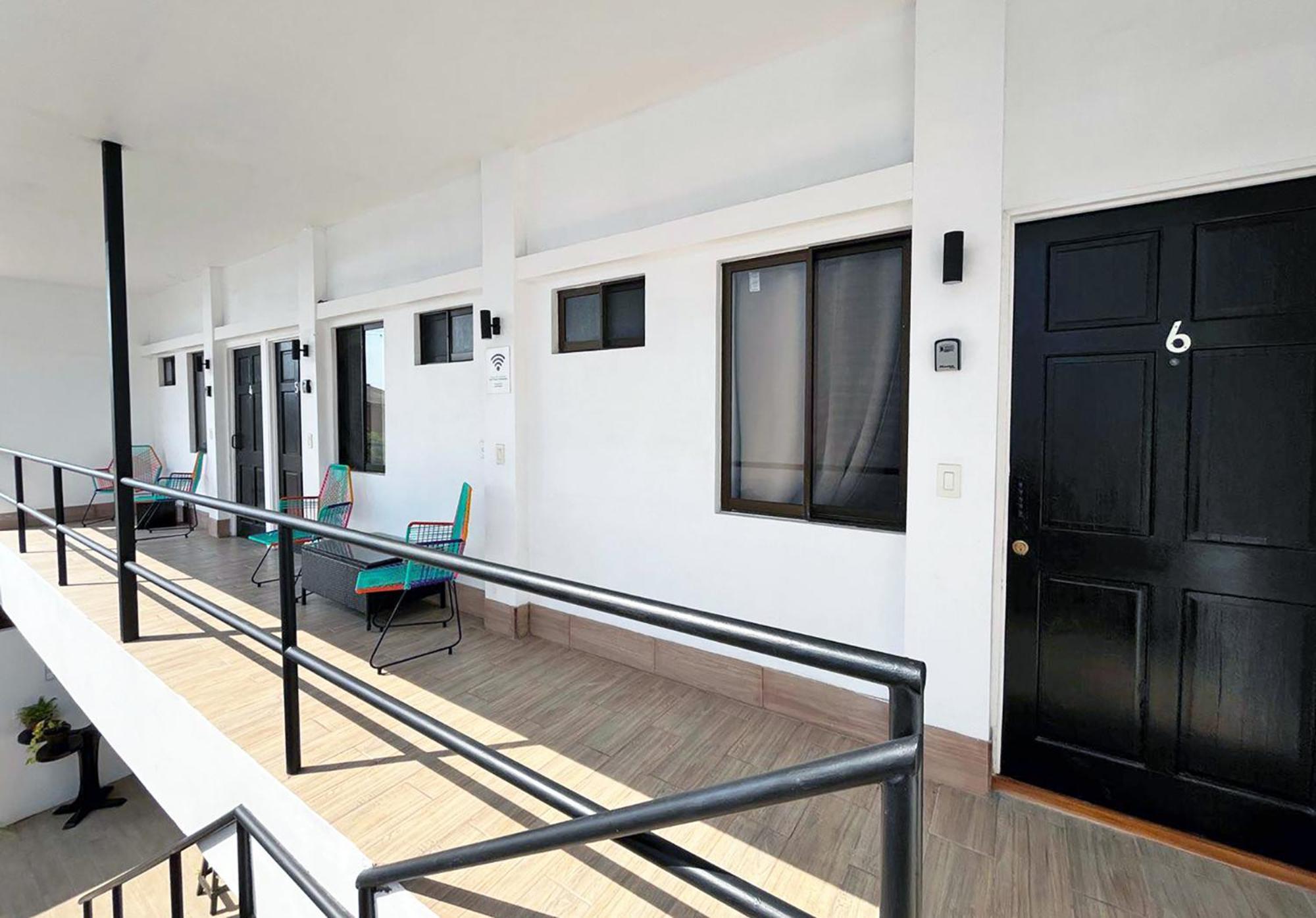 Hotel Surf Ranch Tamarindo Esterno foto