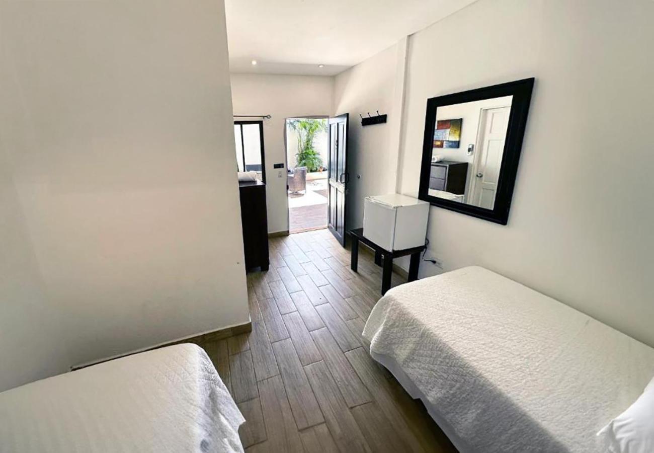 Hotel Surf Ranch Tamarindo Esterno foto